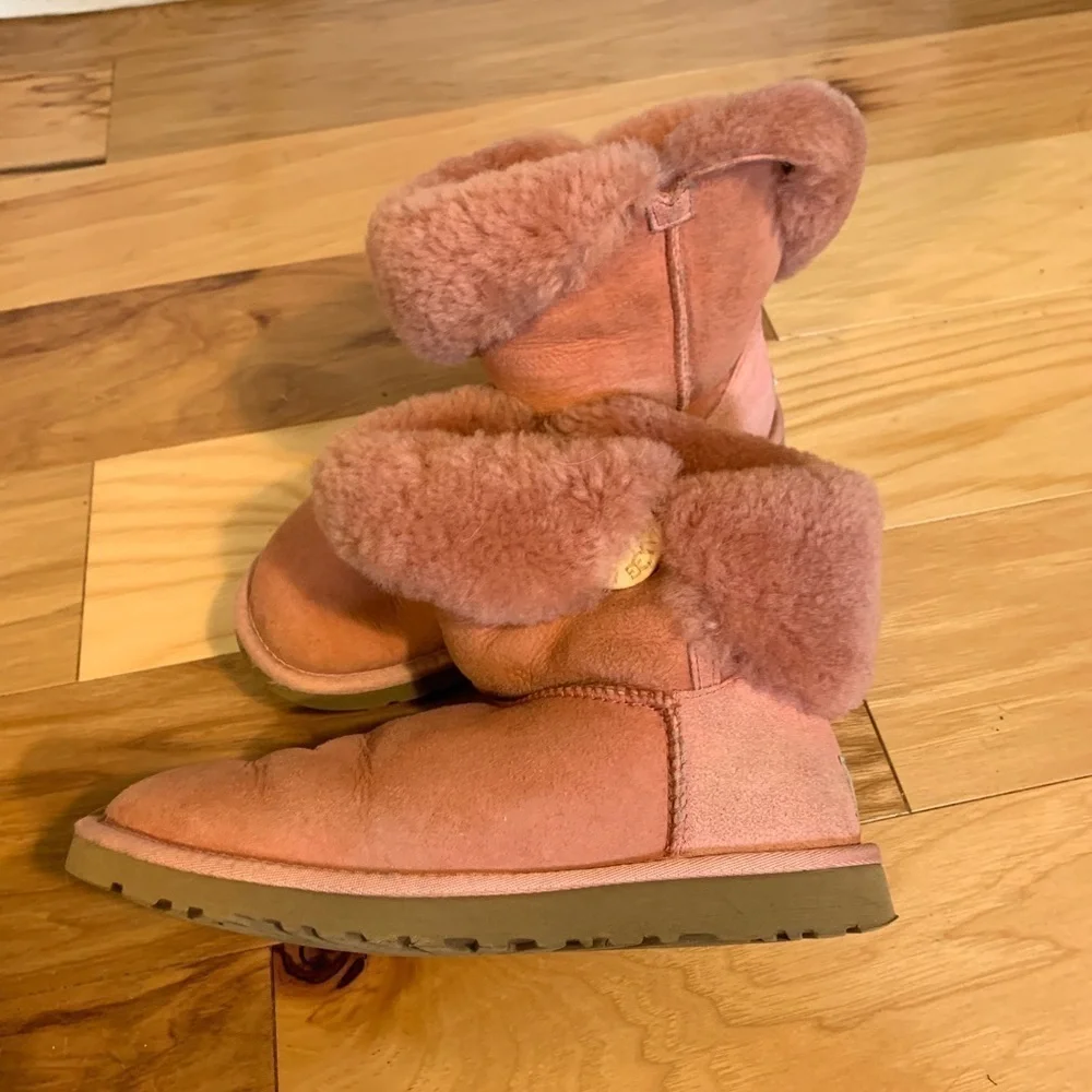 Ugg Bailey button boot in dusty pink, size 6